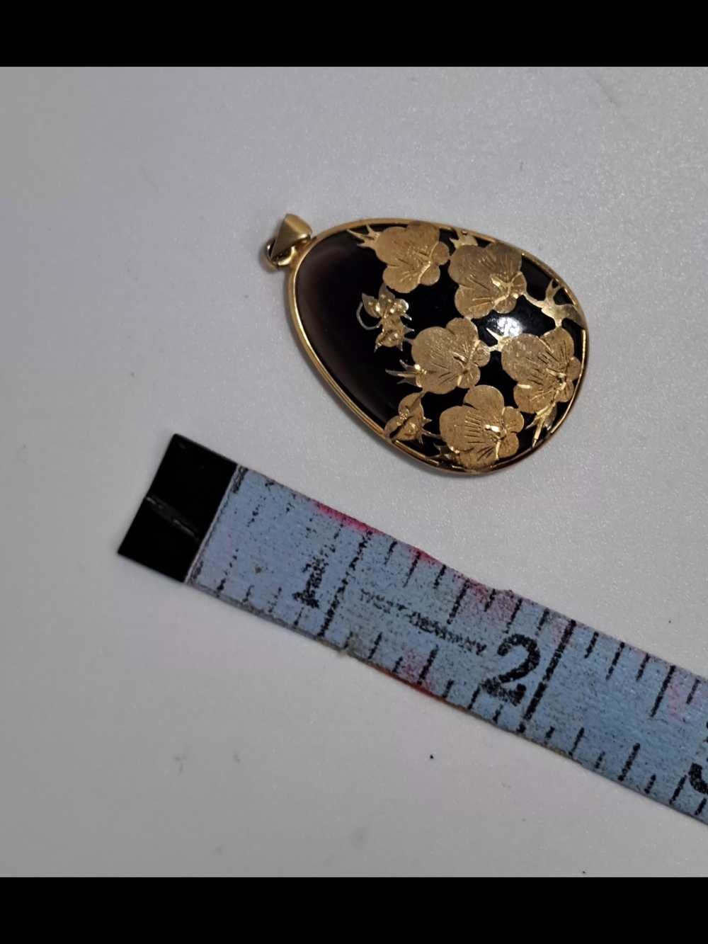 Vintage 1980s 14K Yellow Gold Black Onyx Teardrop Pendant • Gold Floral Overlay - Picture 2 of 7